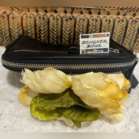 Authentic COACH Black Leather Cosmetic Case 8658 EUC! - Picture 4 of 9